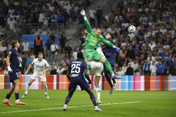 本赛季俱乐部双人组进球榜：凯恩+迪亚斯37球高居第一（本赛季俱乐部双人进球榜：凯恩与迪亚斯合计37球领跑）