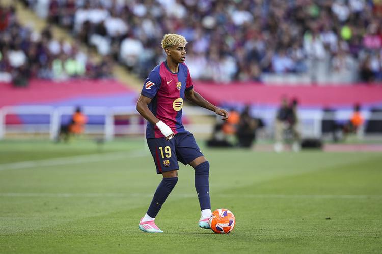 广岛前锋：在艰难的情况下能拿下一场平局很欣慰，感谢远征军（广岛前锋：逆境中逼平令人欣慰，感谢远征军的支持）