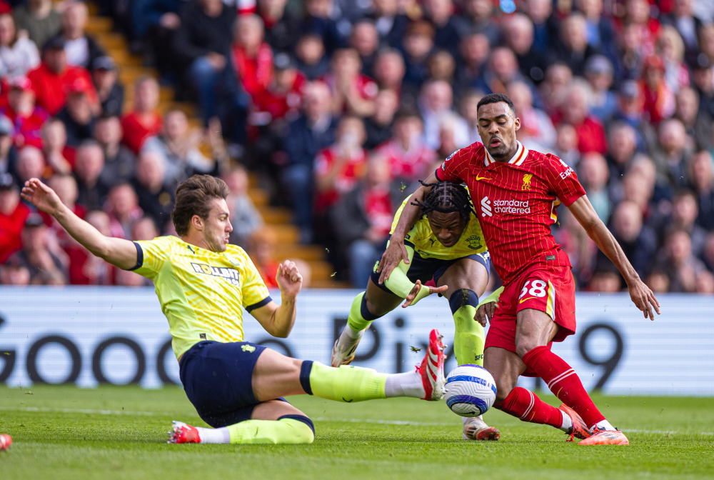 日职乙半场：两队破门乏术，熊本深红0-0甲府风林（日乙半场：熊本深红与甲府风林互交白卷，0-0握手言和）