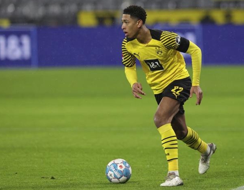 21岁天才成意甲头牌！进球+助攻双榜第一 皇马欲冬窗回购（21岁新星称霸意甲：进球助攻双榜领跑，皇马冬窗或回购）