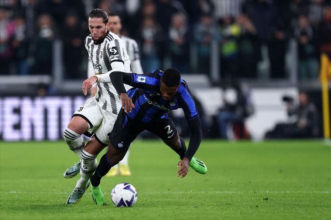 邮报：曼联与92班的关系很微妙，有时候较好有时候很差（邮报：曼联与92班关系起伏不定，时而融洽、时而紧张）