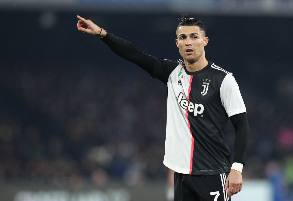 每体：莱万首选与巴萨续约，但也已开始研究其它联赛的报价（每体：莱万续约巴萨为先，已着手考虑其他联赛的报价）