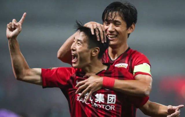 莱切vs比萨：卡马尔达、索蒂尔首发，阿金桑米罗、埃贝彻尔出战（莱切对决比萨：卡马尔达、索蒂尔先发，阿金桑米罗与埃贝彻尔登场）