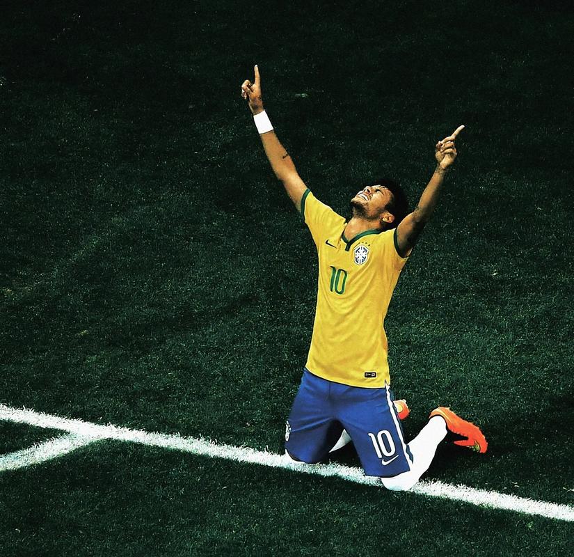 阮奇龙庆祝冲超：美好的一个赛季，一起期待2026新的挑战