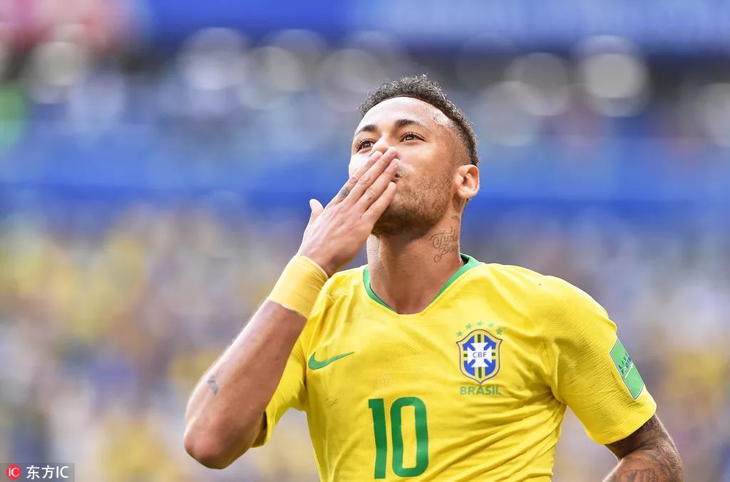 欧联杯-B费绝杀马奎尔失误 曼联2-1格拉斯哥流浪（欧联杯：B费补时绝杀，马奎尔失误，曼联2-1击败格拉斯哥流浪者）