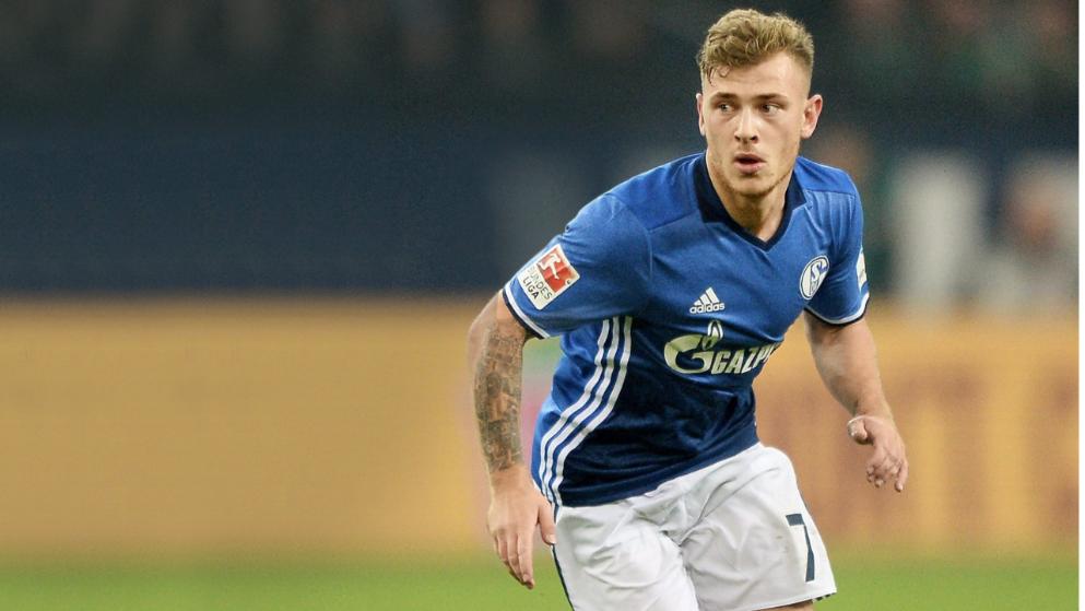 拜仁球星莱默尔复刻施魏因施泰格经典脚后跟破门（拜仁中场莱默尔上演施魏因施泰格式经典脚后跟破门）