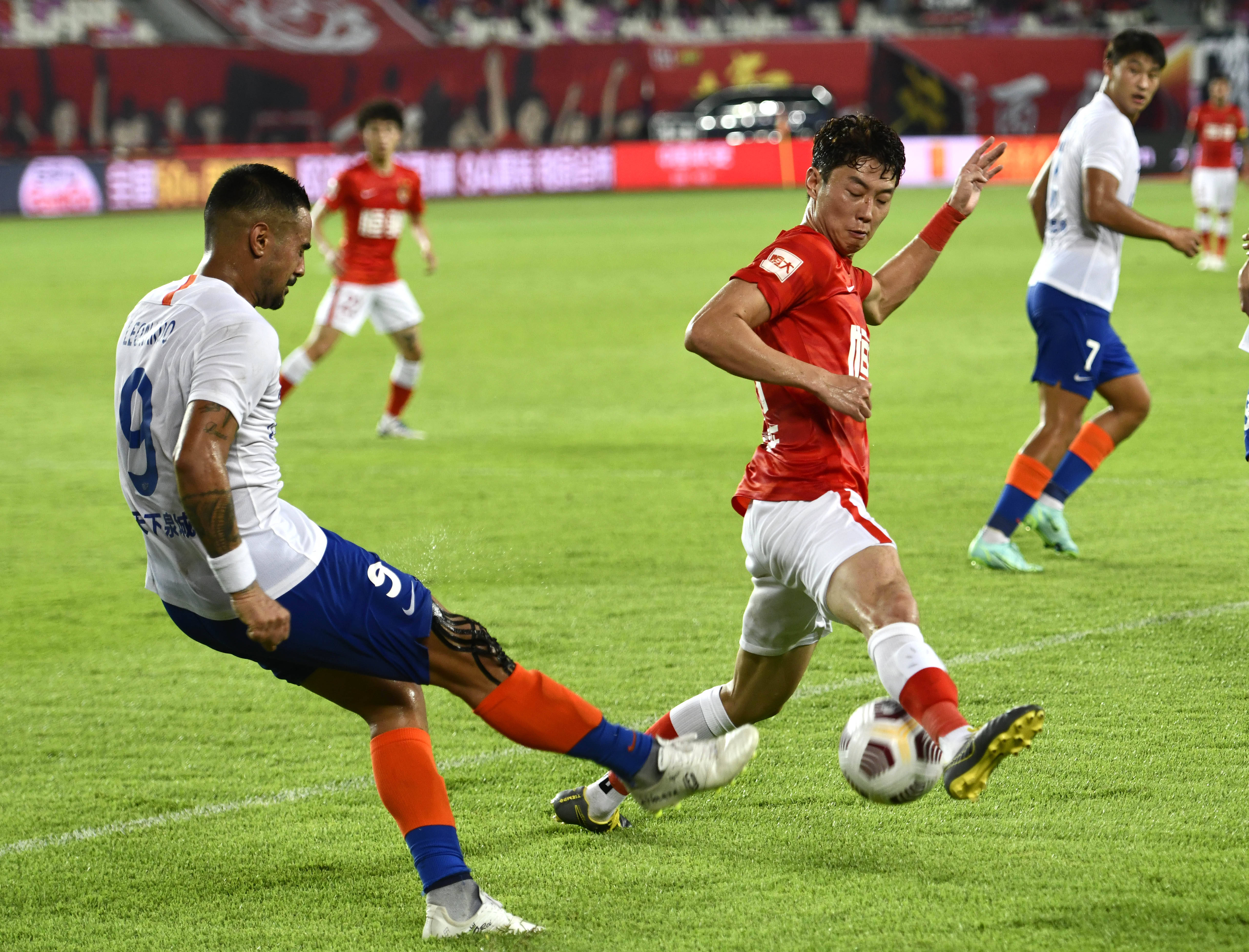 阿尔瓦雷斯马竞生涯欧冠进球数上双，成队史第三人（阿尔瓦雷斯欧冠为马竞进球上双，位列队史第三）